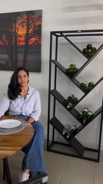 Video de Adega Industrial em Aço Preto e Madeira Maciça para Sala, Área Gourmet e Escritório