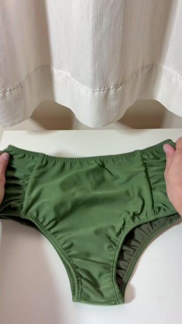 Vídeo de Calcinha Biquíni Avulsa Lipo Alta compressão Seca Barriga Cintura alta Hot Pant Lateral franzida verde militar