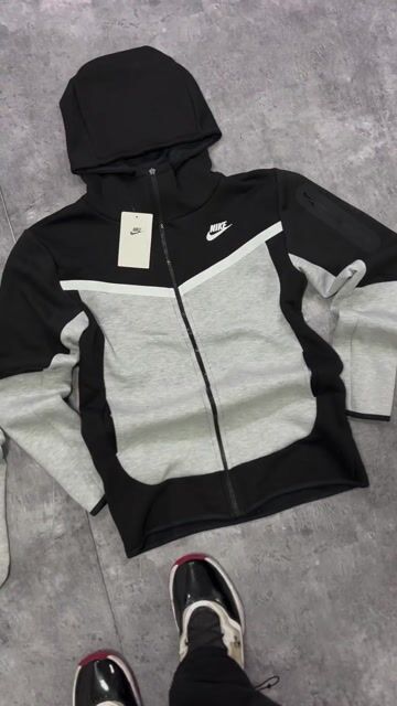 Video de CAMPERA NIKE TECH COMB