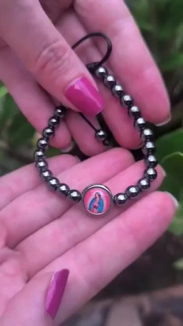 Video de Pulseira Regulável Resinada Nossa Senhora de Guadalupe Hematita 6mm