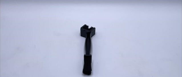 Video de Escova Limpadora de Correntes 23cm – Limpeza Completa em Um Passo
