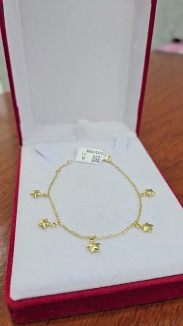 Video de Pulsera Oro 18k Con Dijes Estrellas Eslabon Mini Rolo C1959 Amarillo 5.7 Cm 18 Cm 2.2grs