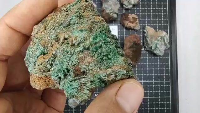 Video de 404 gr Conicalcita Atacamita (10 pz) - Minerales de Colección