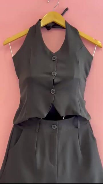 Video de 1010407 CONJ BLUSA PESCOÇO BOTÕES + SHORT NUDE