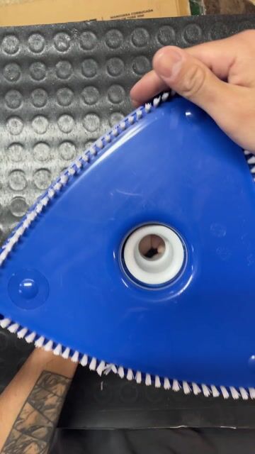 Video de Cepillo Limpiafondo Triangular Con Cepillos Piscina Pileta Lüsqtoff CBTL-8