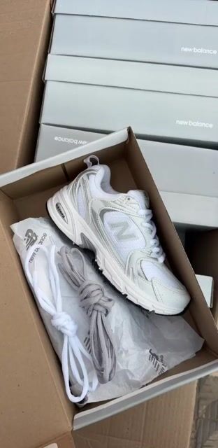 Vídeo de NB 530 Sintético Branco/Prata
