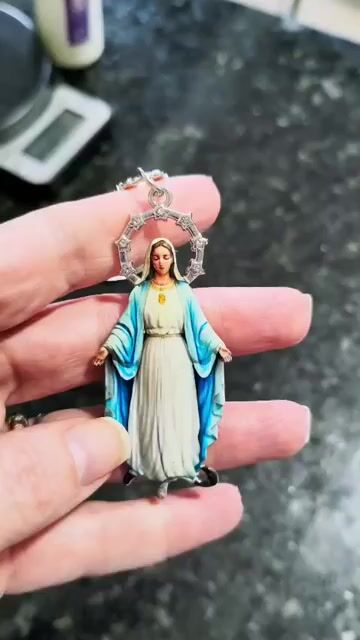 Video de Chaveiro Prateado Nossa Senhora das Graças com Resplendor