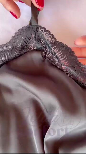 Video de Baby Doll Cetim Toque de Seda com Renda Antialérgica