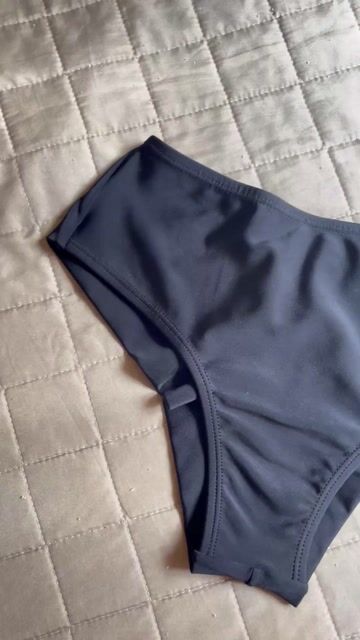 Vídeo de Calcinha biquíni Fio Duplo Largo Cós Alto e lateral larga confortável preto