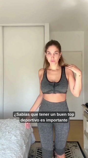 Video de TOP DEPORTIVO C/RELLENO ESPALDA CRUZADA CON CIERRE (M704)