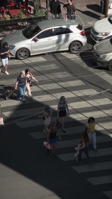 Video de SER BASICS | Ropa de hombre básica y de calidad