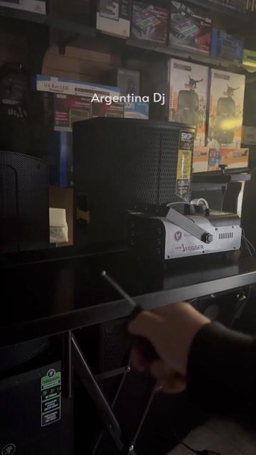 Video de Maquina de humo con luz led 1000 Watts