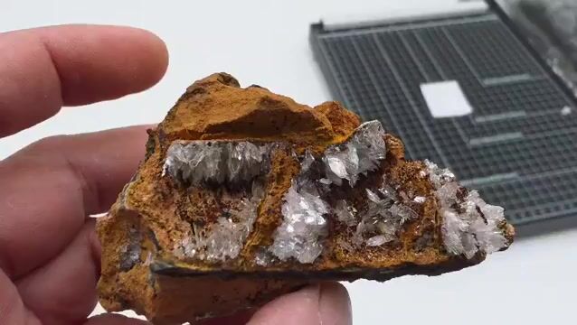 Video de 3 Piezas Hemimorfita en Matriz | Abanico Radial 690 g