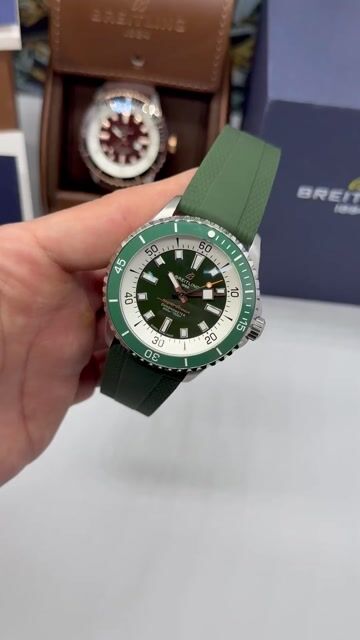 Video de Breitling Superocean 44mm - AÇO/MOSTRADOR VERDE - SILICONE