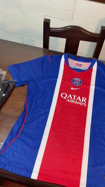Video de CAMISETA PSG TITULAR 2026-27 KVARASTKHELIA #7 VERSION JUGADOR
